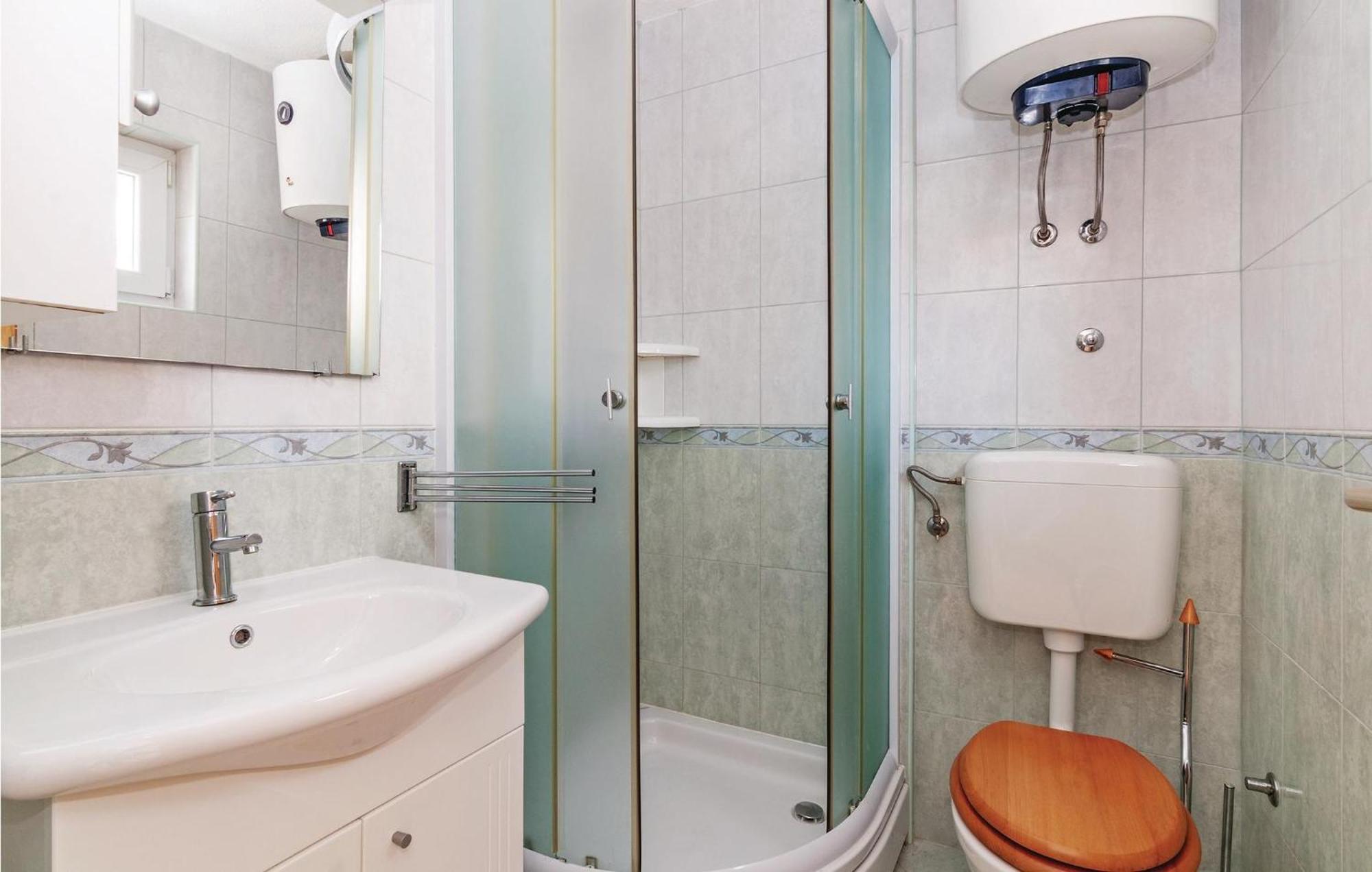 Beautiful Apartment In Vir With Wifi Buitenkant foto